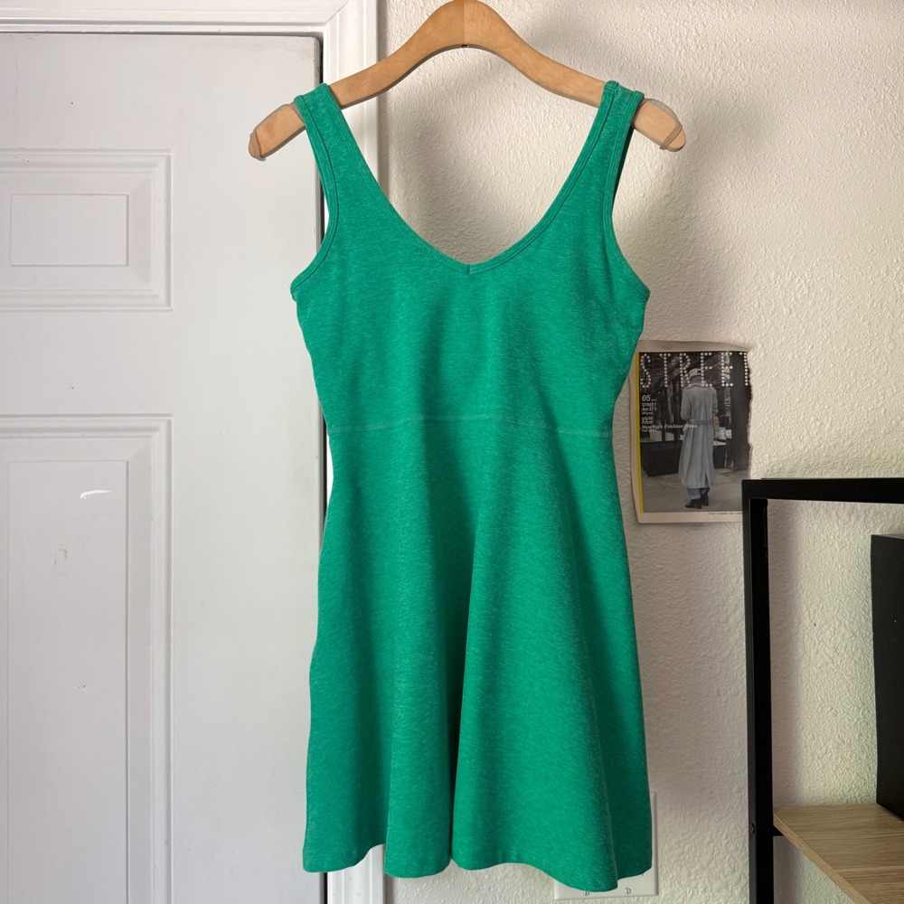BEYOND YOGA Kelly green space dye scoop neck atheltic sleeveless mini dress